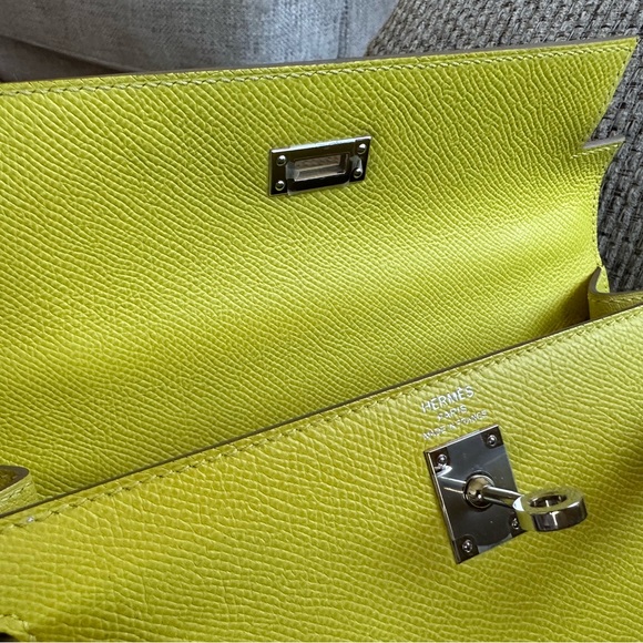 HERMÈS Lime PHW KELLY 25 Epsom Sellier , stamp U -2022  w/ Receipt - Picture 6 of 16